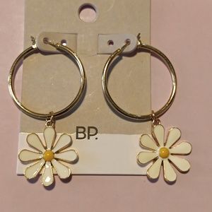 Gold tone hoop earrings with hanging sunflower 🌻